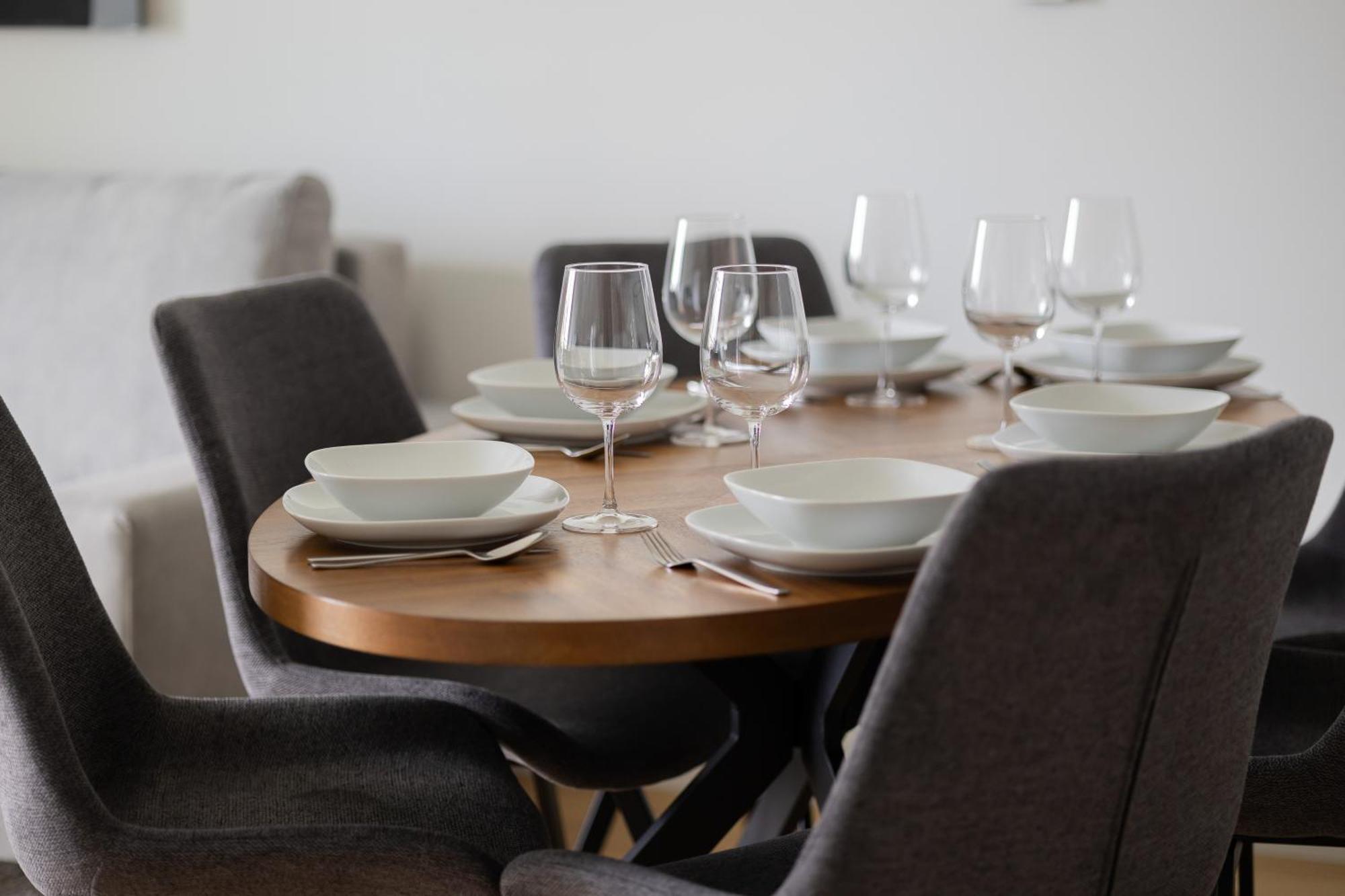 Butas Luxurious And Modern In Center With Parking By Renters Prestige *