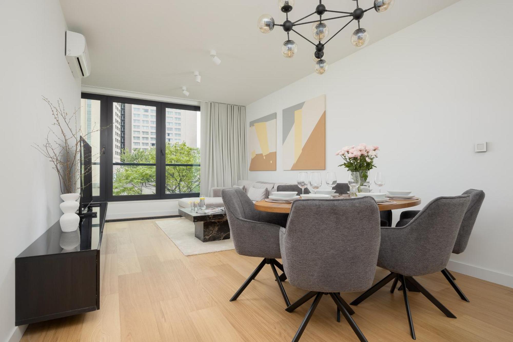 Butas Luxurious And Modern In Center With Parking By Renters Prestige *