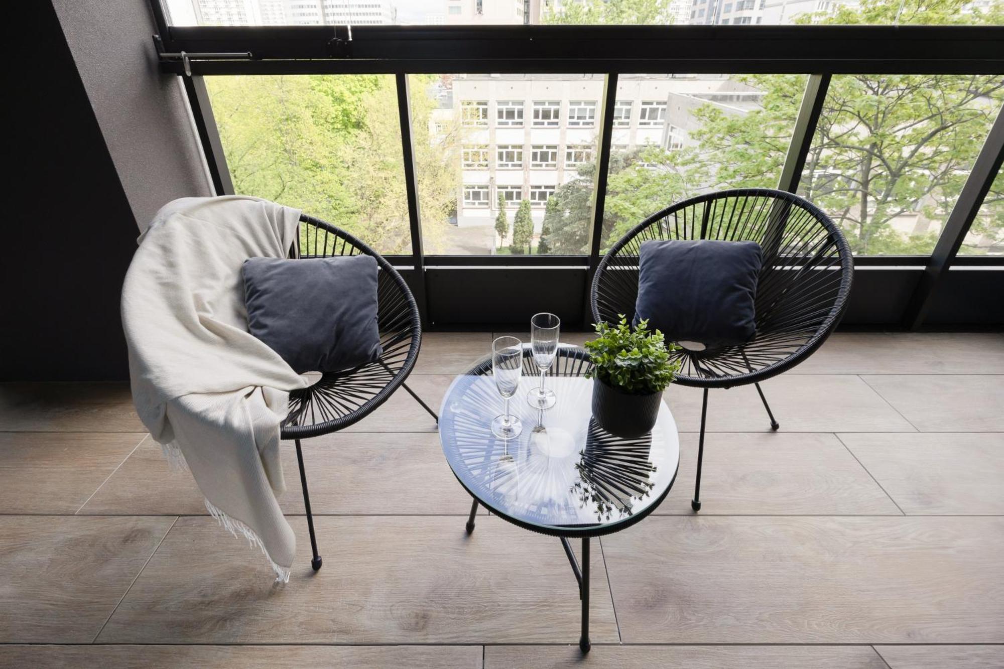 Butas Luxurious And Modern In Center With Parking By Renters Prestige