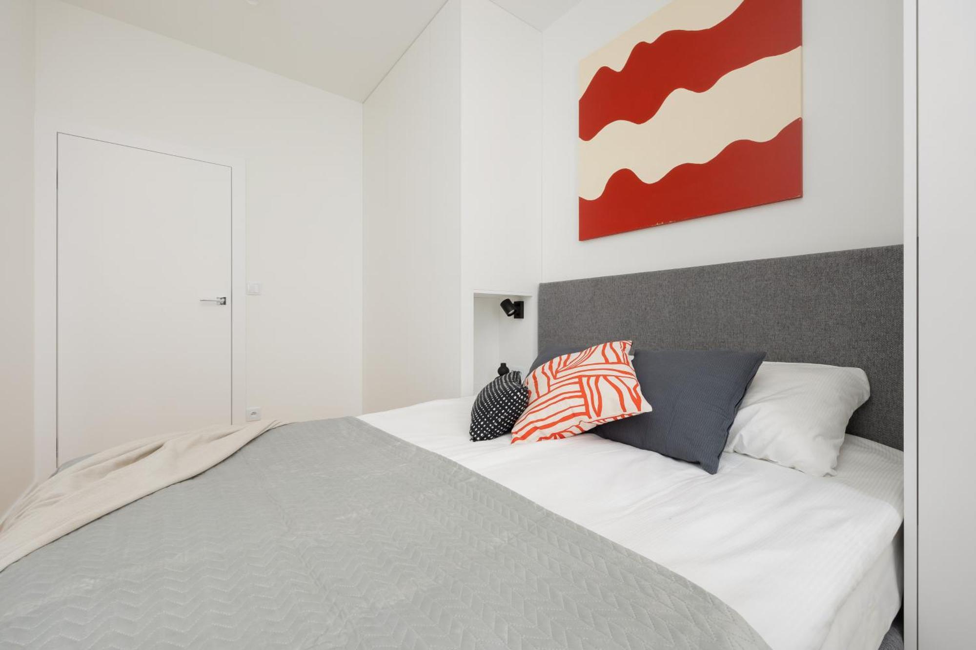 Butas Luxurious And Modern In Center With Parking By Renters Prestige