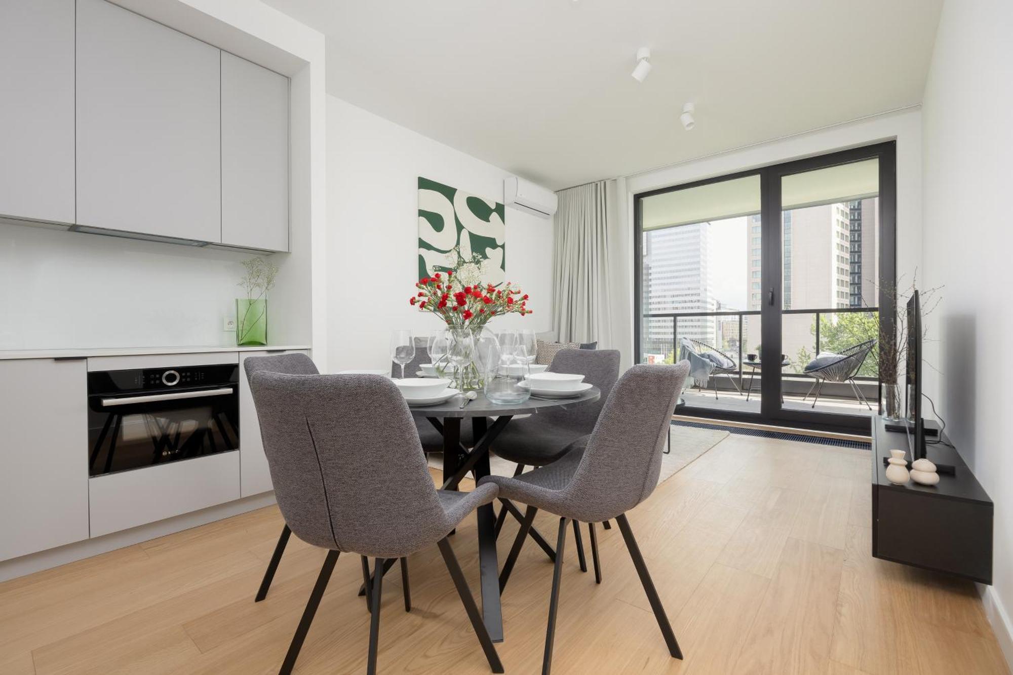 Butas Luxurious And Modern In Center With Parking By Renters Prestige *
