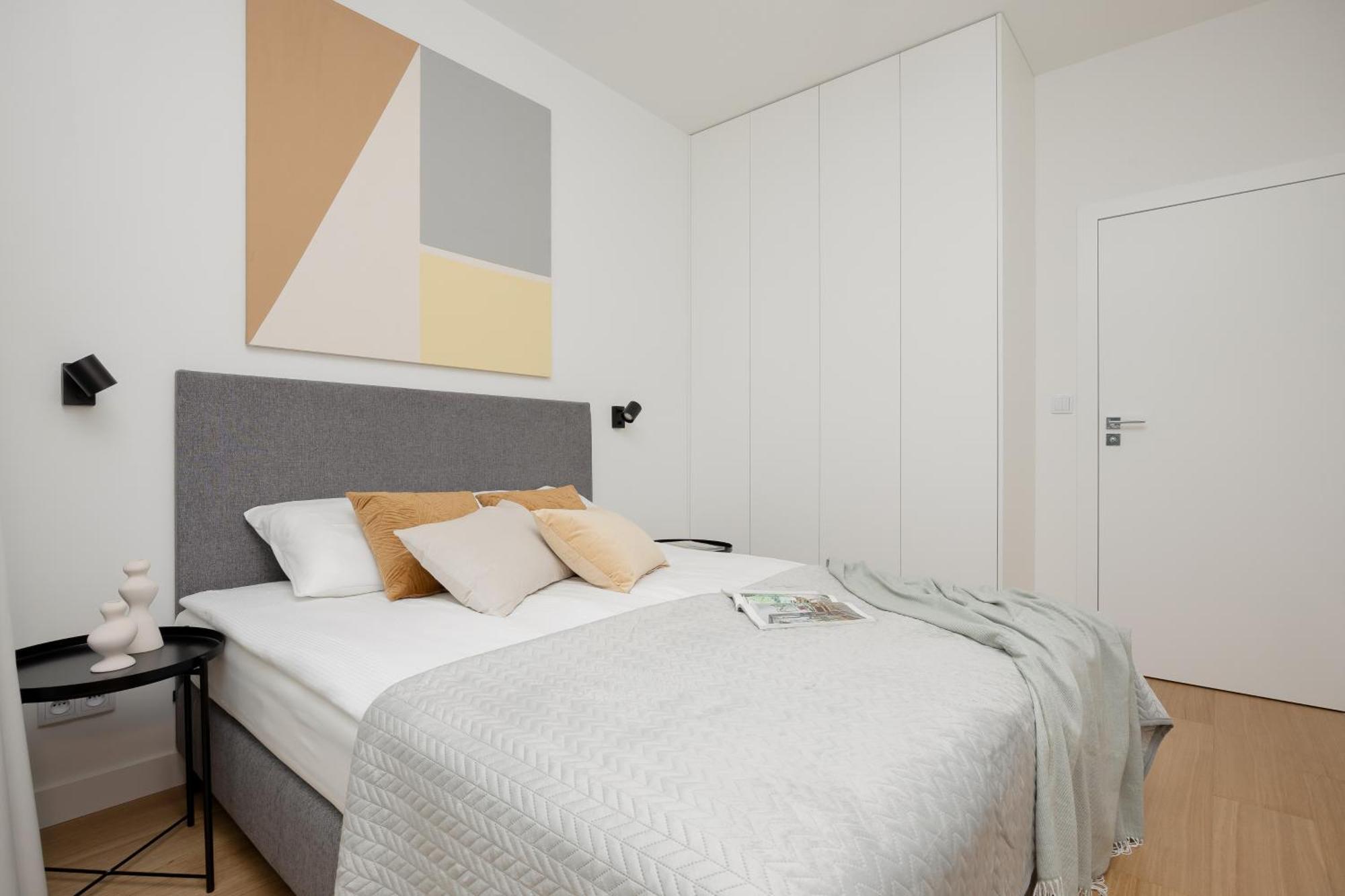 Butas Luxurious And Modern In Center With Parking By Renters Prestige