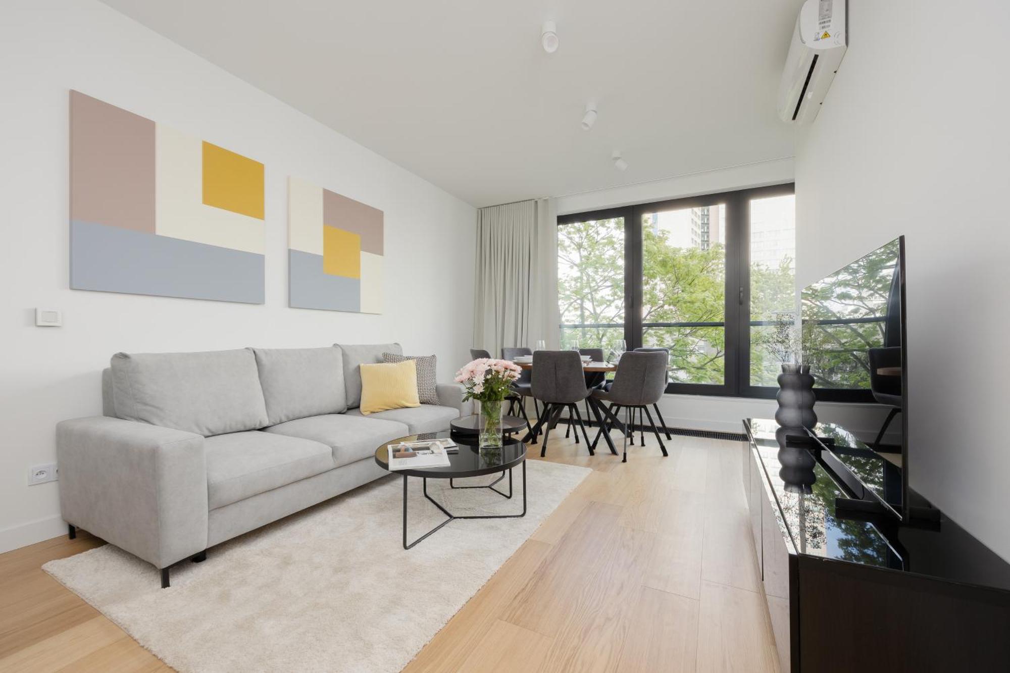 Butas Luxurious And Modern In Center With Parking By Renters Prestige